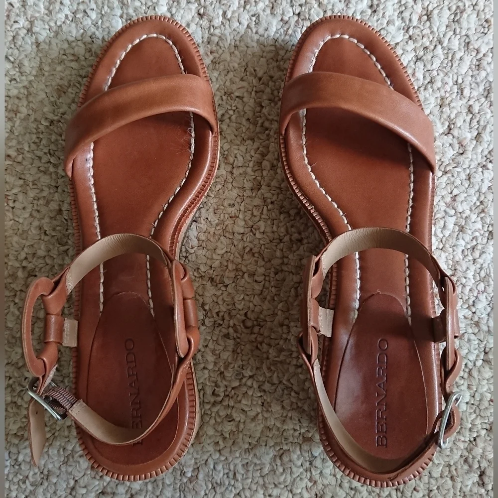 Bernardo Kennedy Luggage Glove Leather sandals size 10M